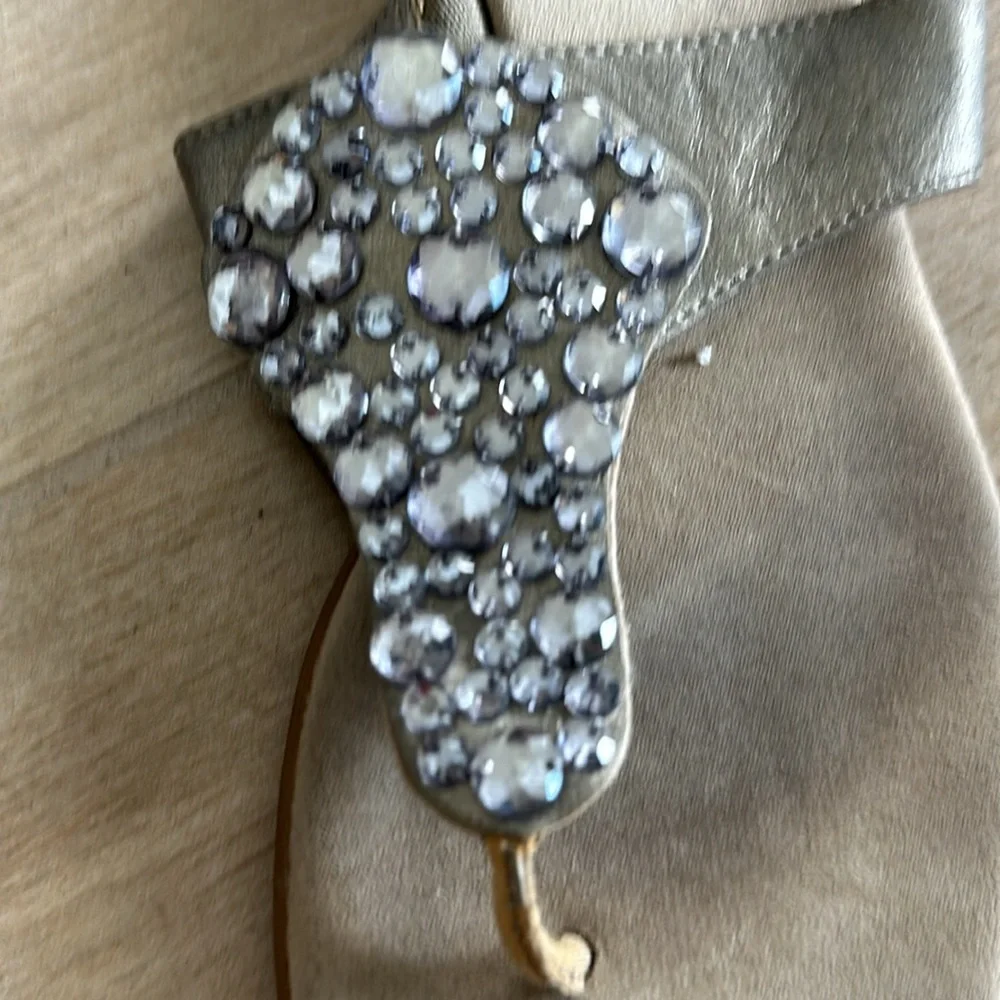 Aerosoles gray and silver bling flip flop sandals